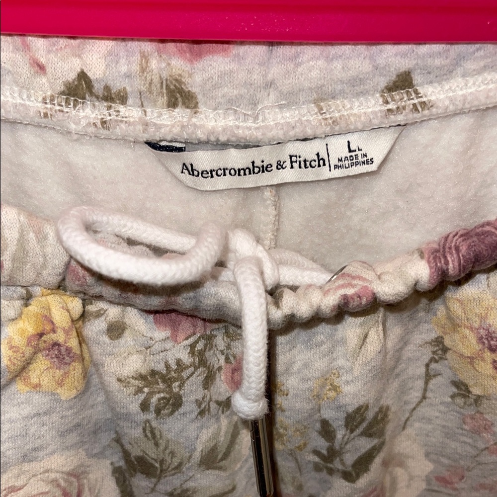 Abercrombie & Fitch Floral Joggers - - Picture 7 of 7